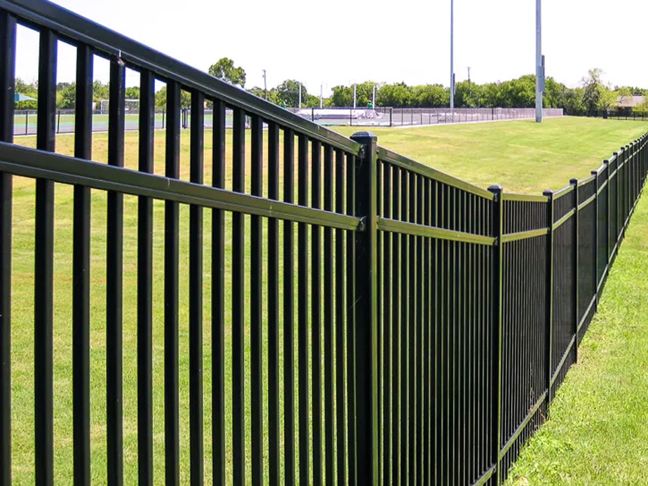 Lincoln Commercial fence installation company