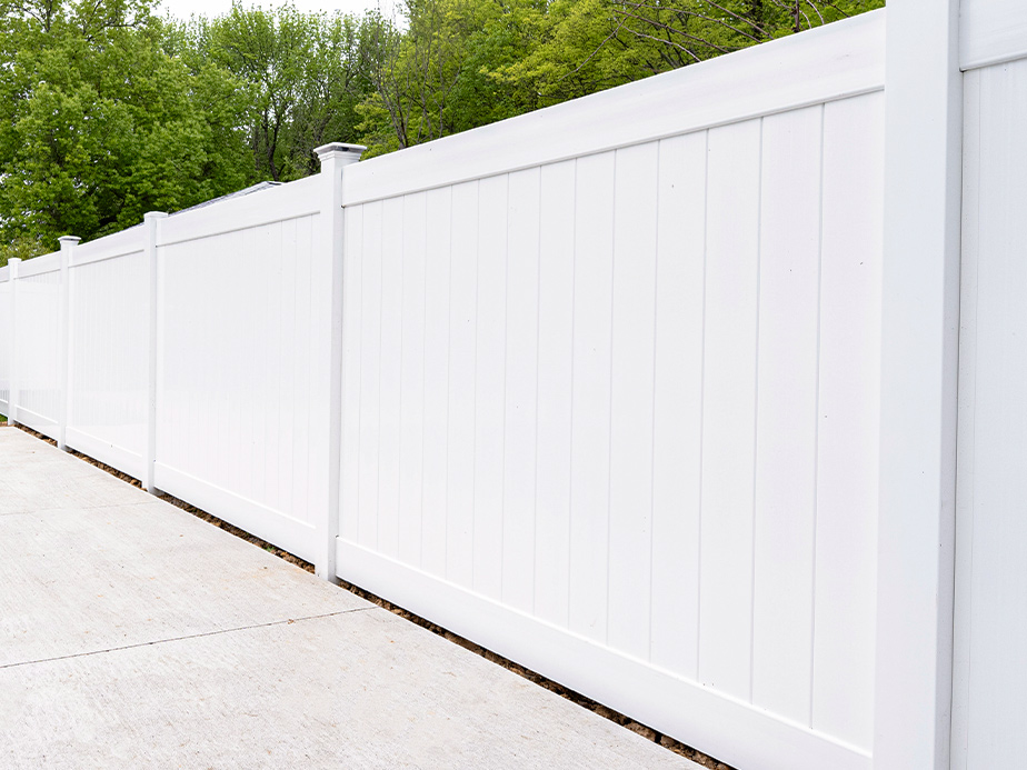 Vinyl fence company in the Lincoln area.