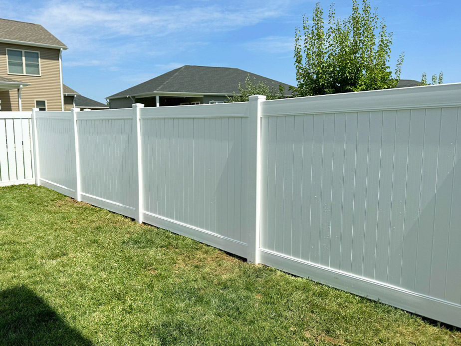 Vinyl Fence Contractor in Lincoln