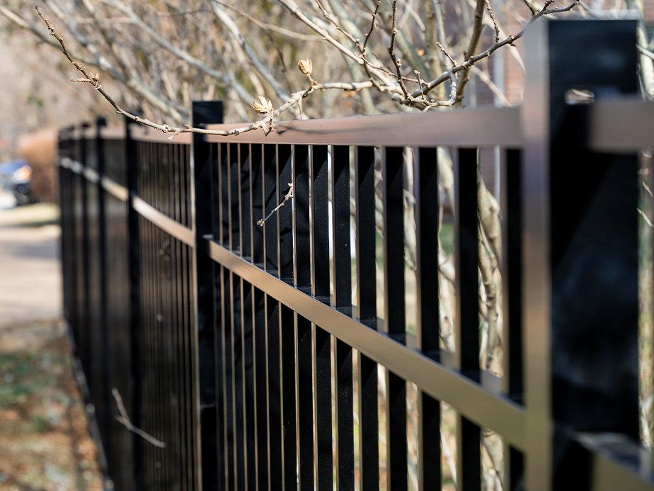 Aluminum fence contractor in Lincoln