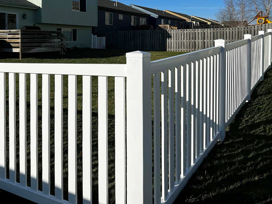 Vinyl fence contractor in Lincoln